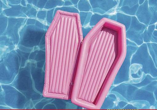 Istruzioni per riconoscere un ricco in piscina