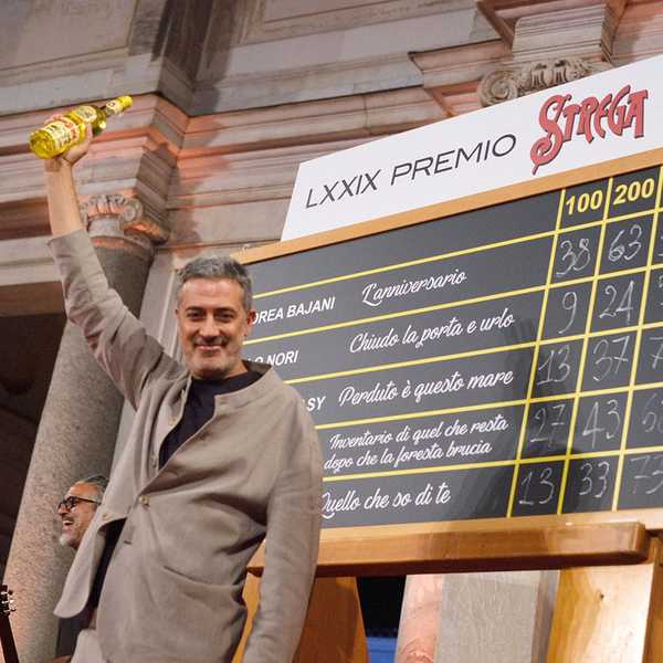 Andrea Bajani vince il Premio Strega 2025