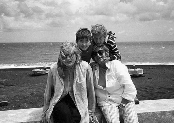 Stromboli, 2000. Con Giovanni, Giacomo e Inge Feltrinelli.