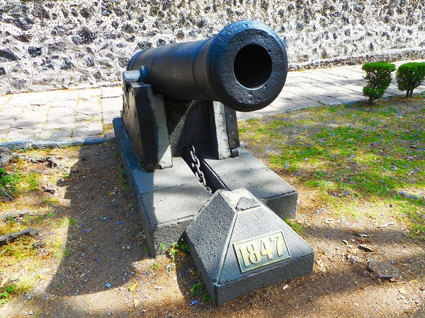 Cannone originale del San Patricio all’esterno di Churubusco