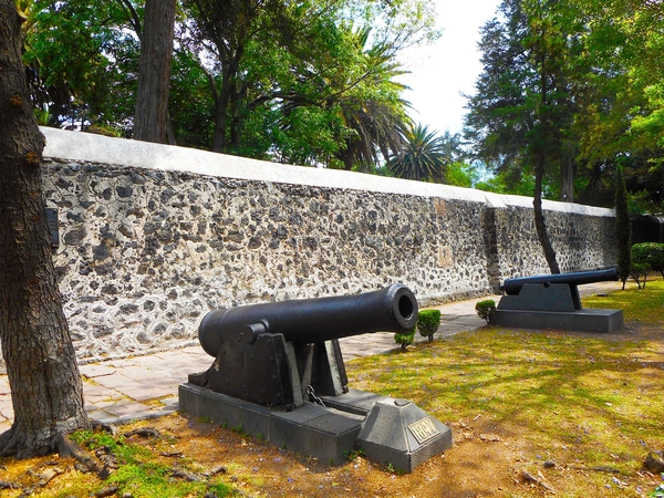 Cannoni del Battaglione San Patricio all’esterno di Churubusco