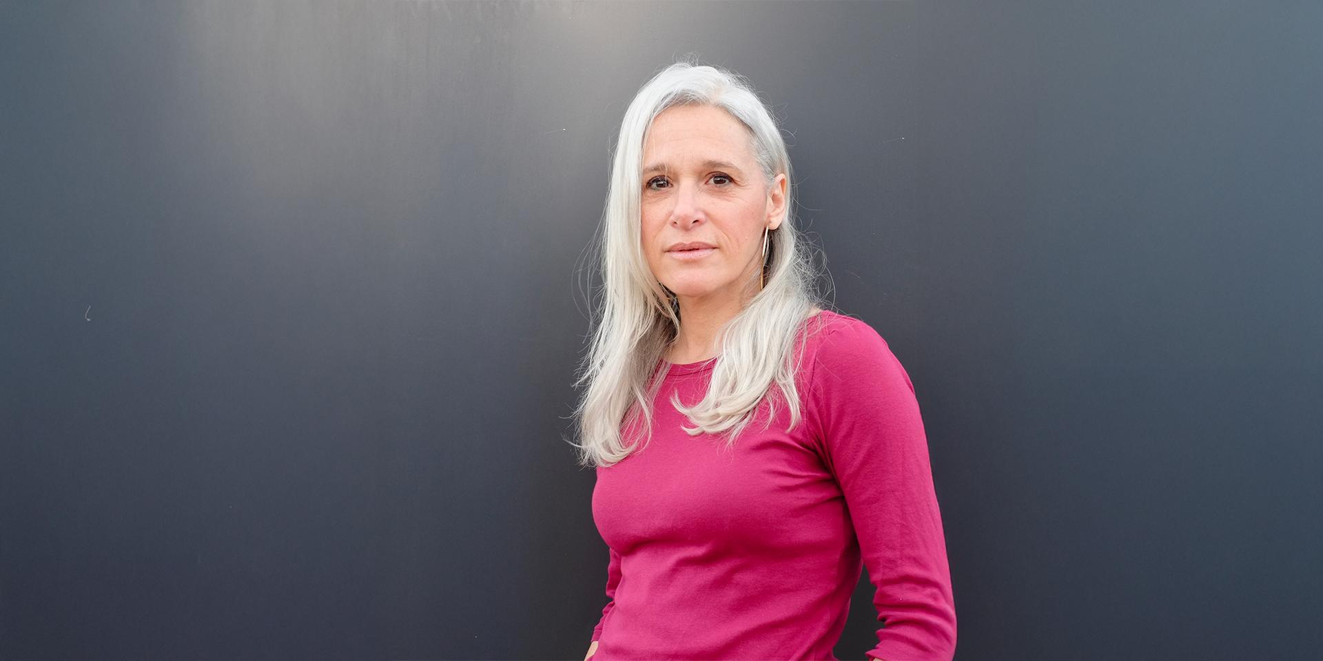 C’è sempre una ragazzina che a un certo punto smette di stare al suo posto e si mette di traverso. In prenotazione