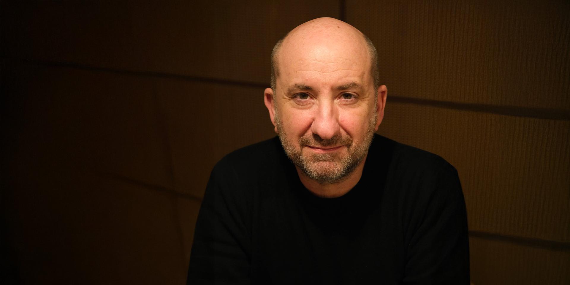 Il primo romanzo di Antonio Albanese. Una narrazione tesa ma venata di tenerezza.
