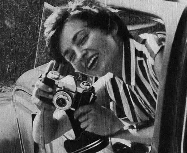 La fotoreporter che leggeva il mondo. Un omaggio fotografico